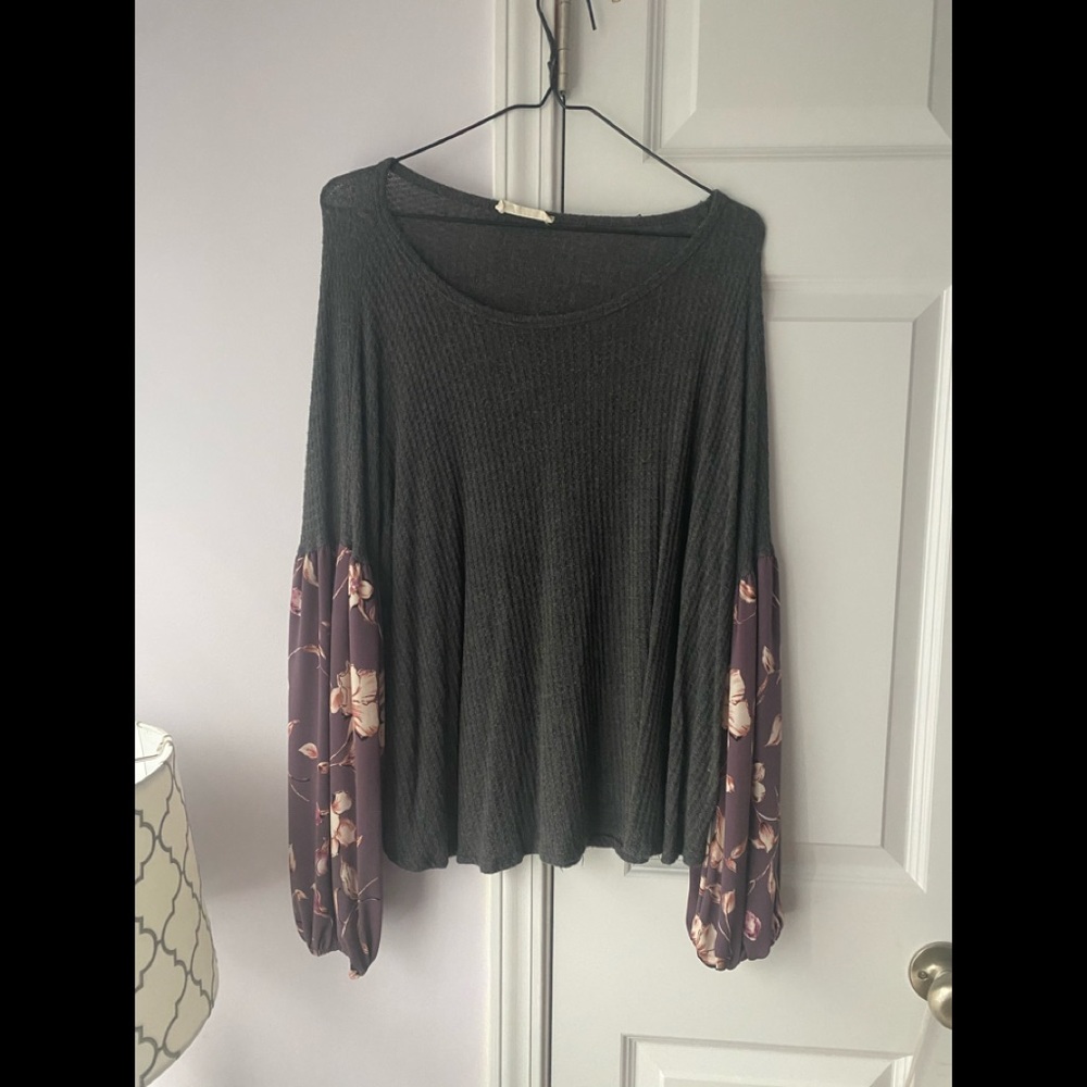 Women’s blouse with statement sleeves size L Entro